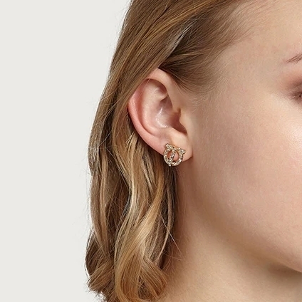 페라가모 간치니 3D 크리스탈 귀걸이